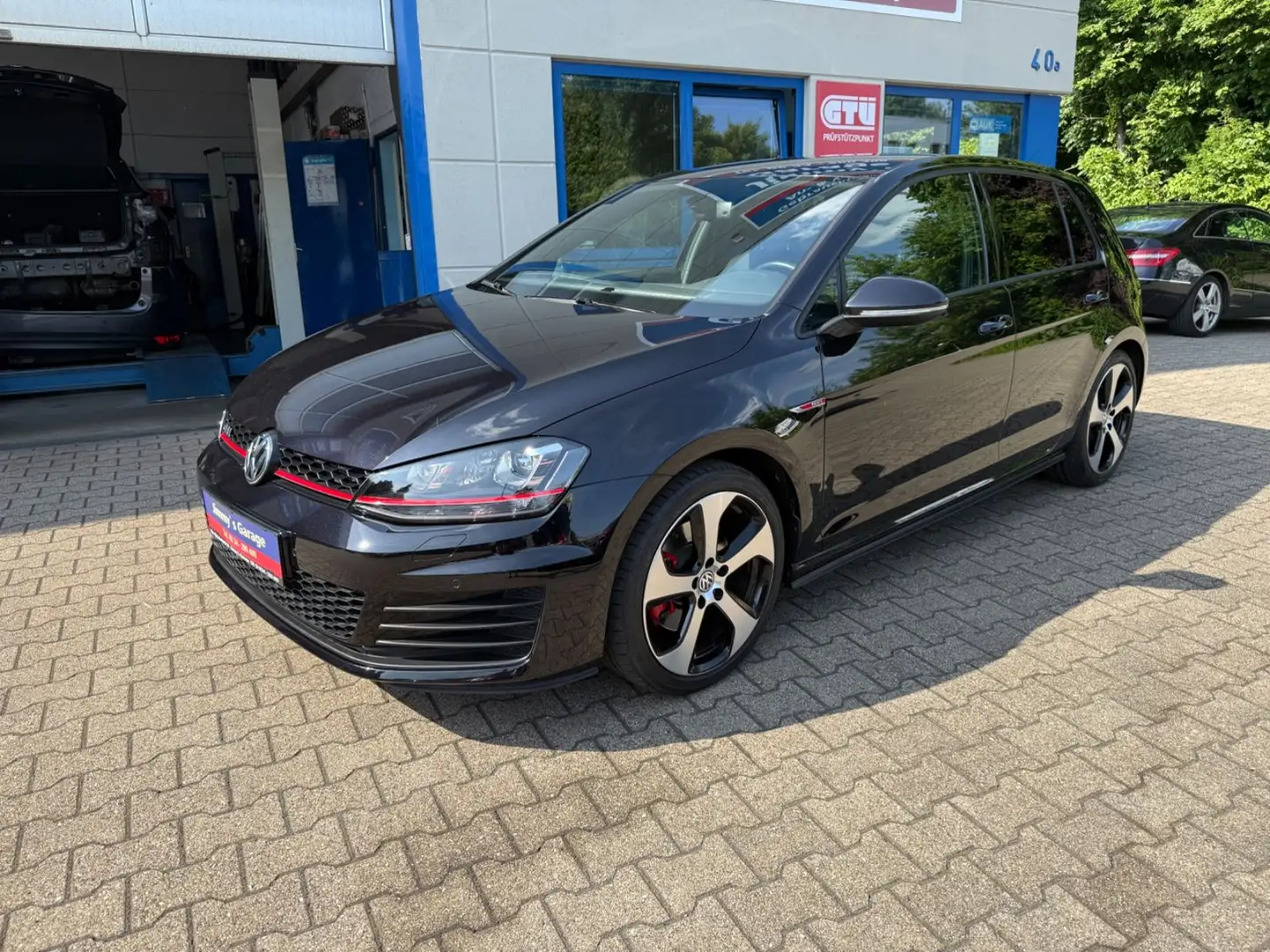 Volkswagen Golf VII Lim. GTI BMT Bi Xenon Navi PDC Negro - 1
