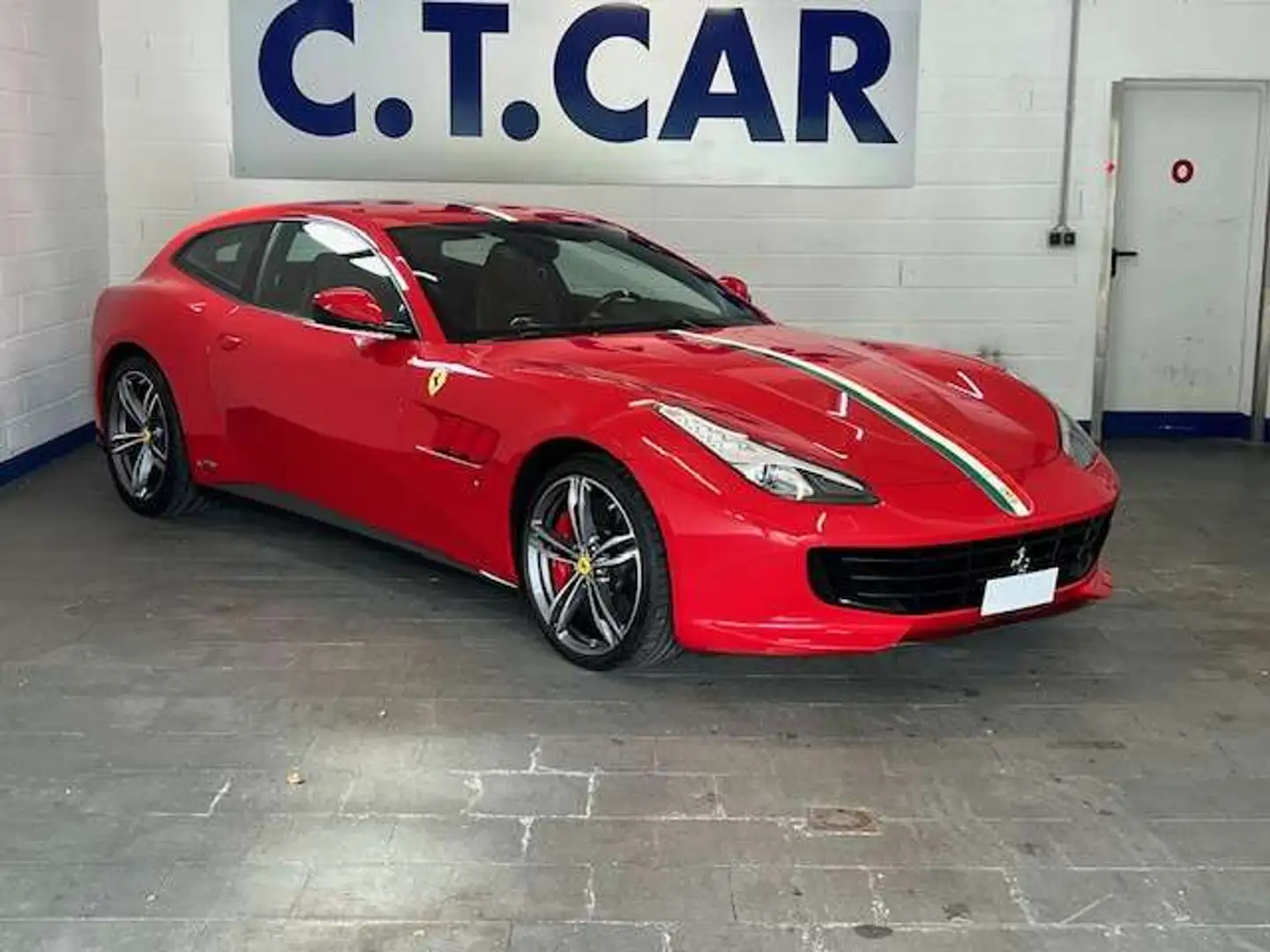 Ferrari GTC4 Lusso Tailor Made 70 Anni Collection Rojo - 1