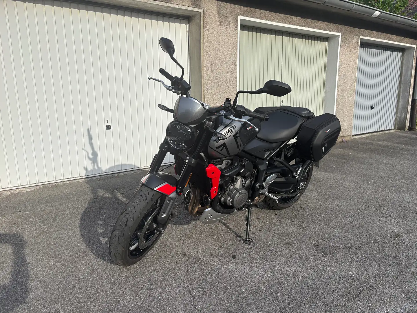 Triumph Trident 660 Diablo Red Stříbrná - 2