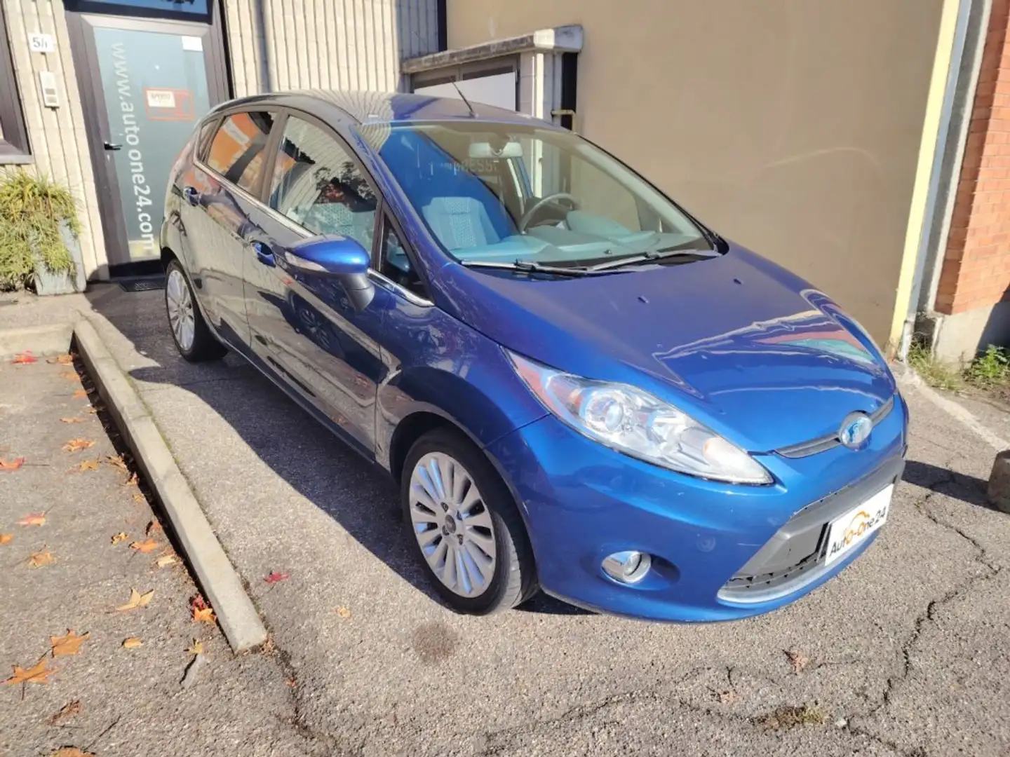 Ford Fiesta 1.2 82 CV 5 porte Titanium Blauw - 1