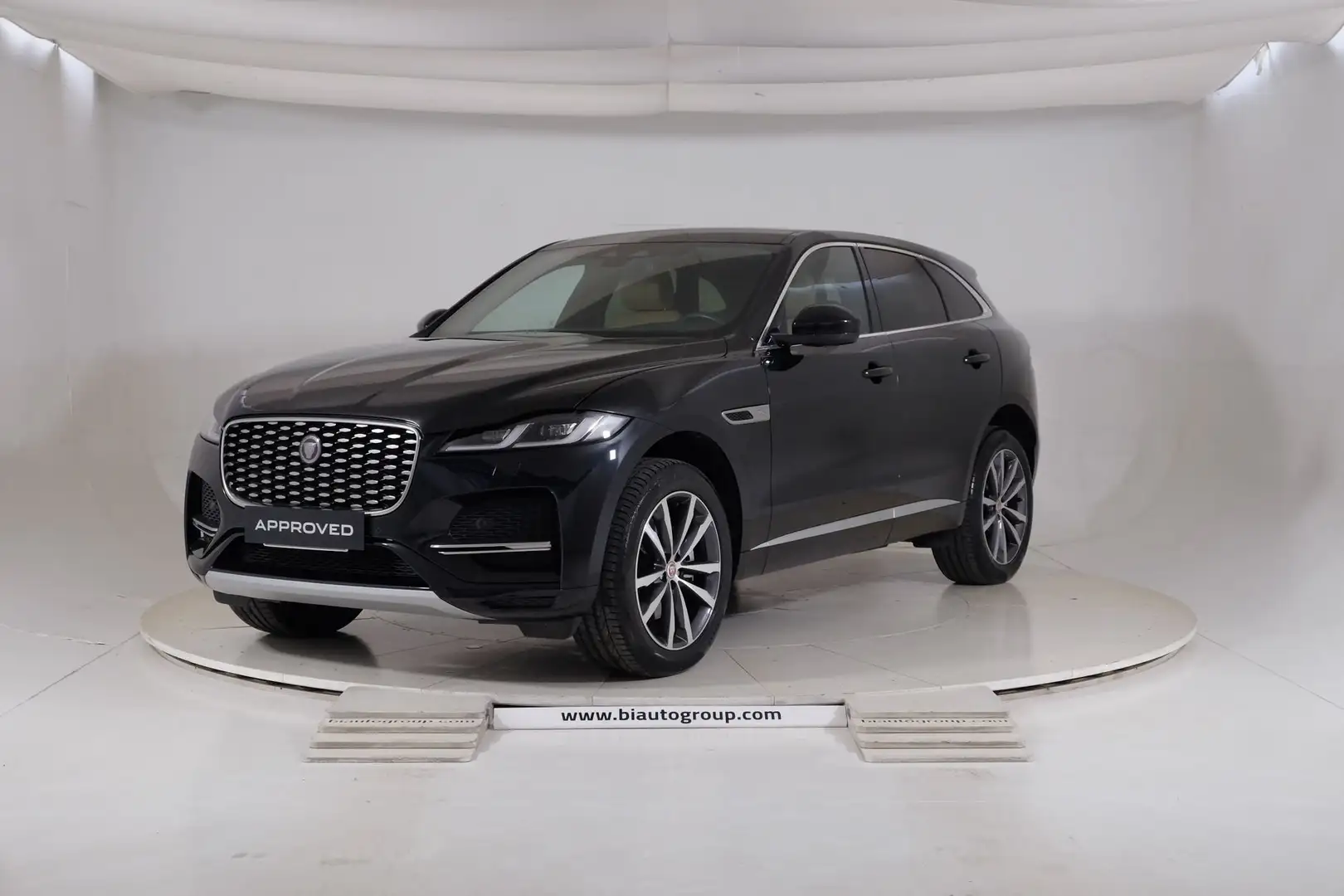 Jaguar F-Pace 2021 2.0d i4 mhev SE awd 204cv auto Nero - 1