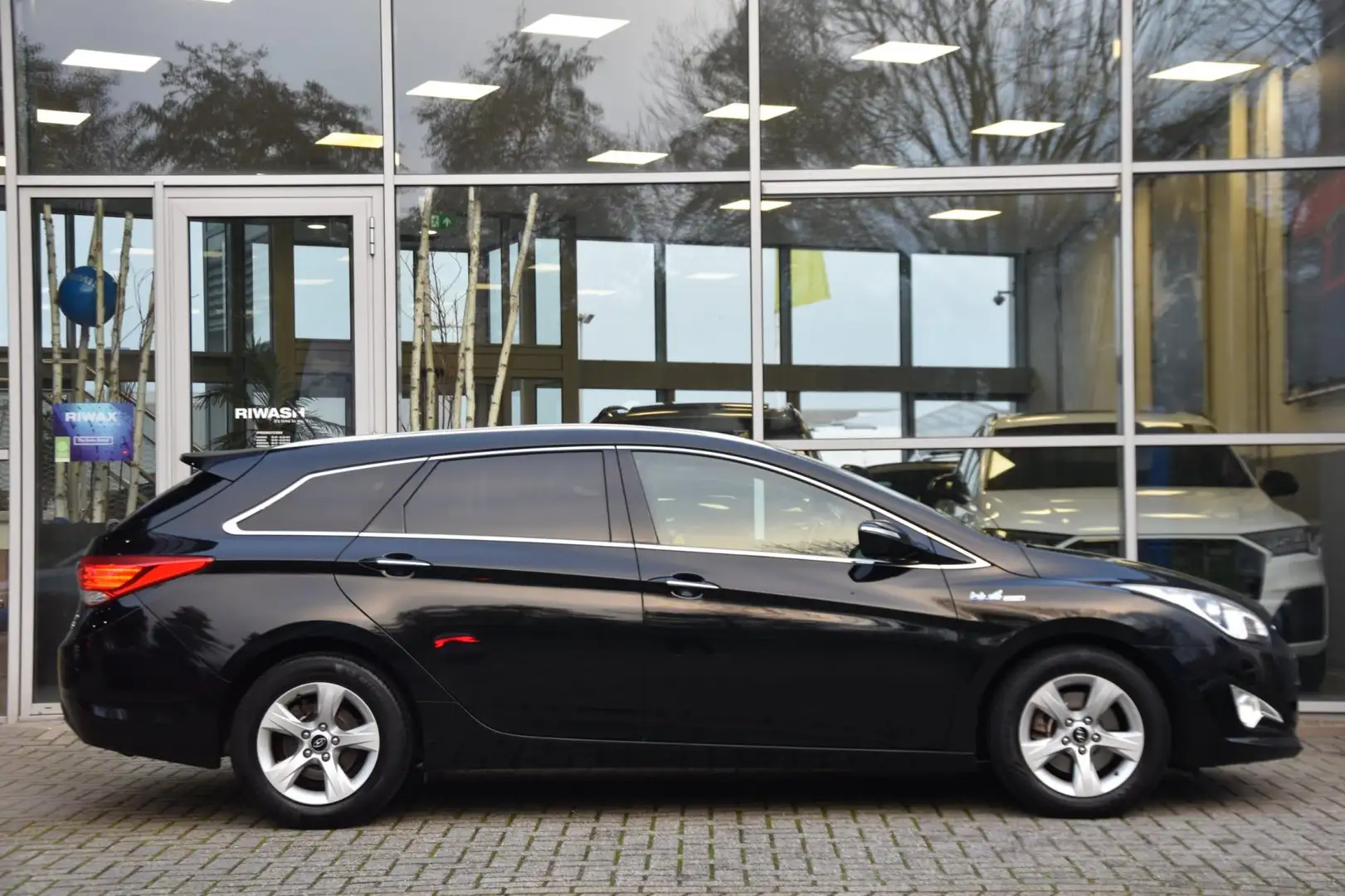 Hyundai i40 Wagon 1.6 GDI Blue i-Motion Airco Led Pdc 1ste Eig Noir - 2