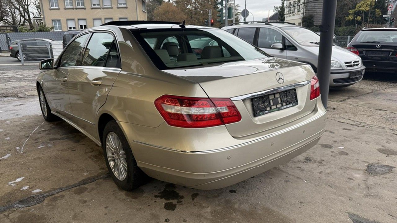 Mercedes-Benz E 220 CDI*Automatik*Pano*Xenon*Klima*Pdc* Klima — photo 3