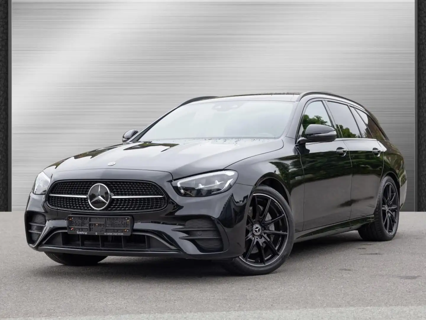 Mercedes-Benz E 220 d T // AMG NIGHT WIDE DISTR KAMERA SPUR Schwarz - 2