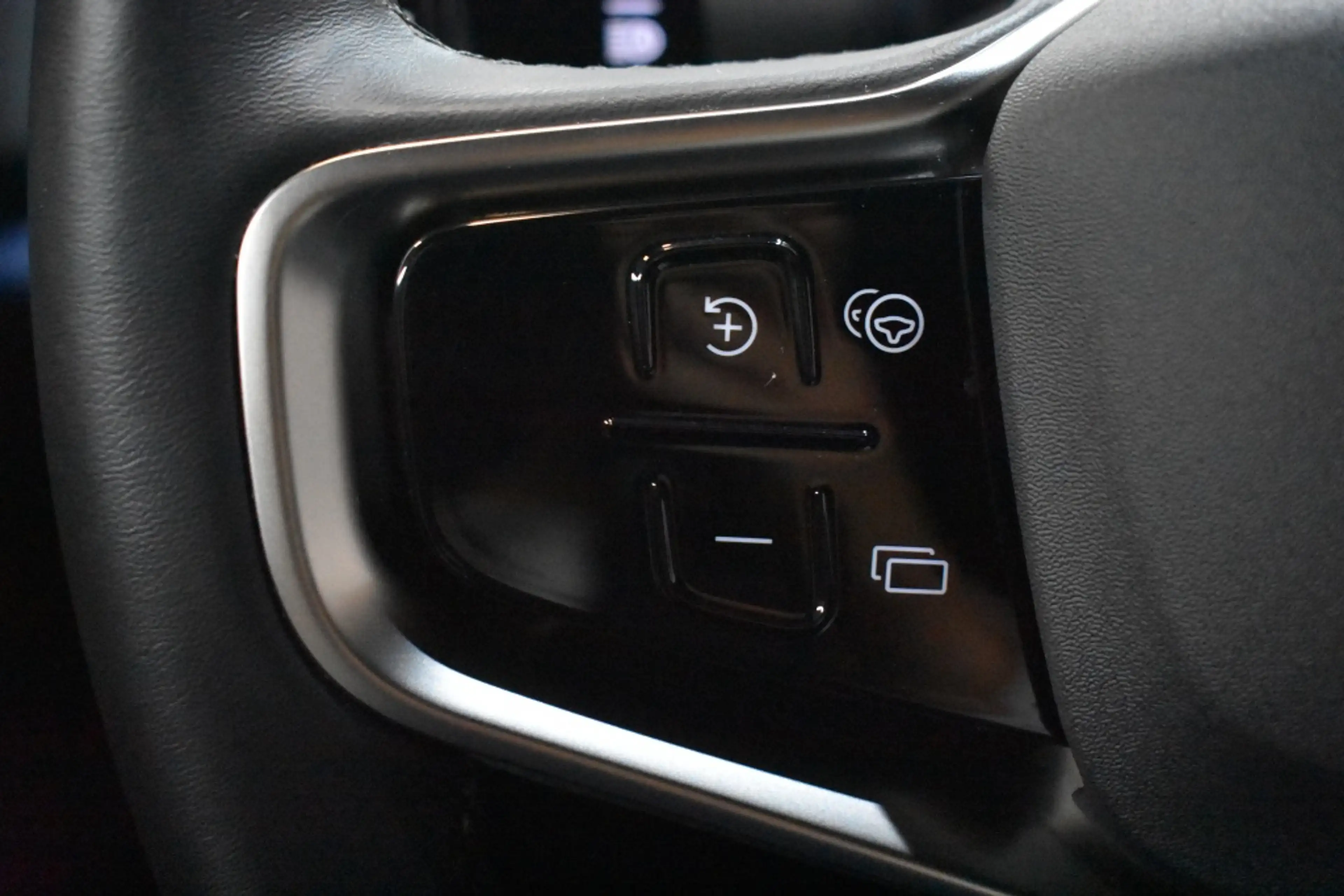 Volvo EX30 Single Motor Extended Core 69 kWh/271pk | Climate — photo 18