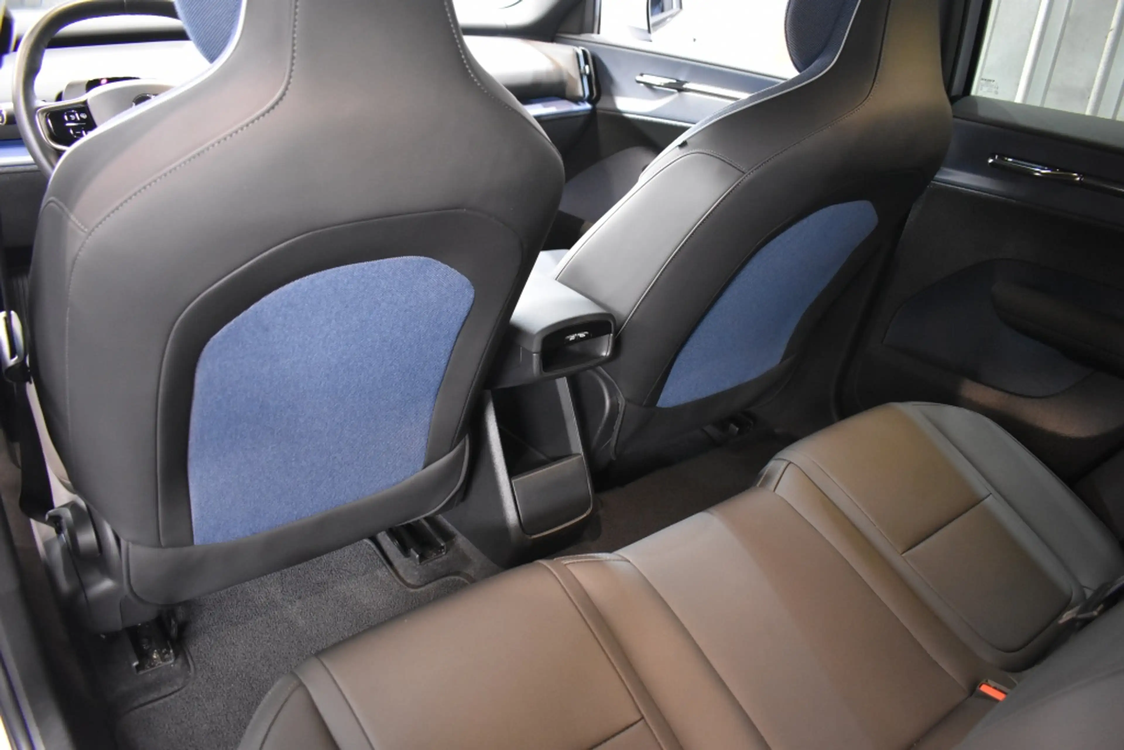 Volvo EX30 Single Motor Extended Core 69 kWh/271pk | Climate — photo 13