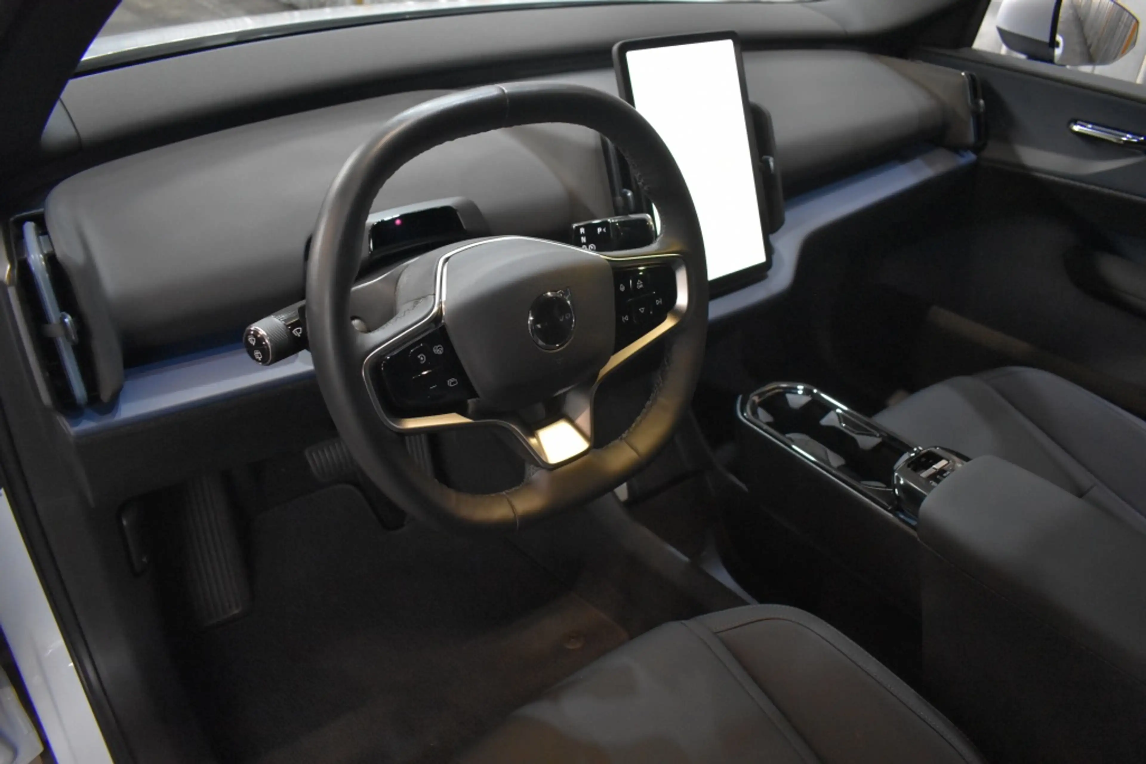 Volvo EX30 Single Motor Extended Core 69 kWh/271pk | Climate — photo 3