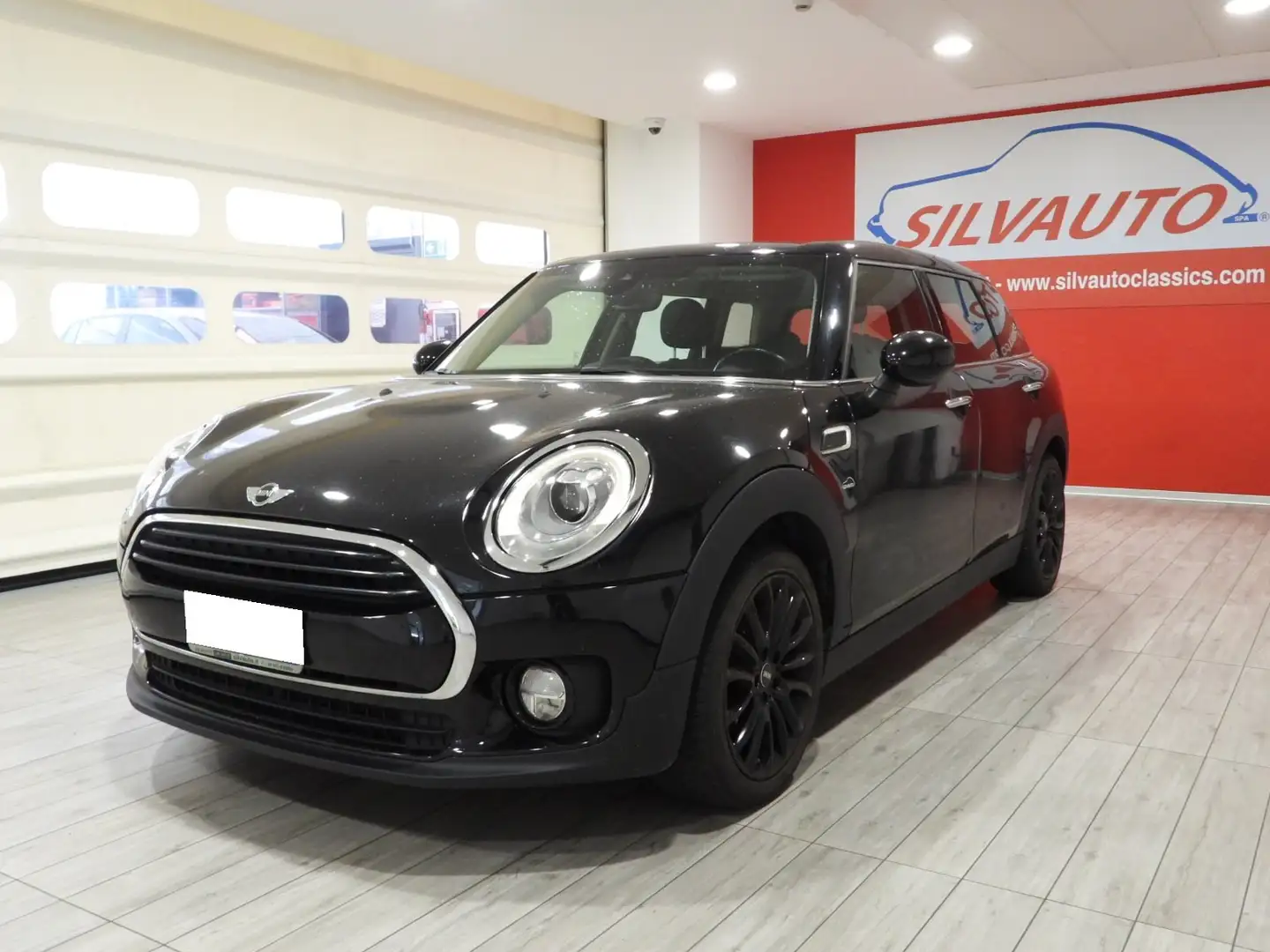 MINI Cooper D Clubman MINI CLUBMAN 2.0 COOPER D BUSINESS AUTO (2016) Schwarz - 2