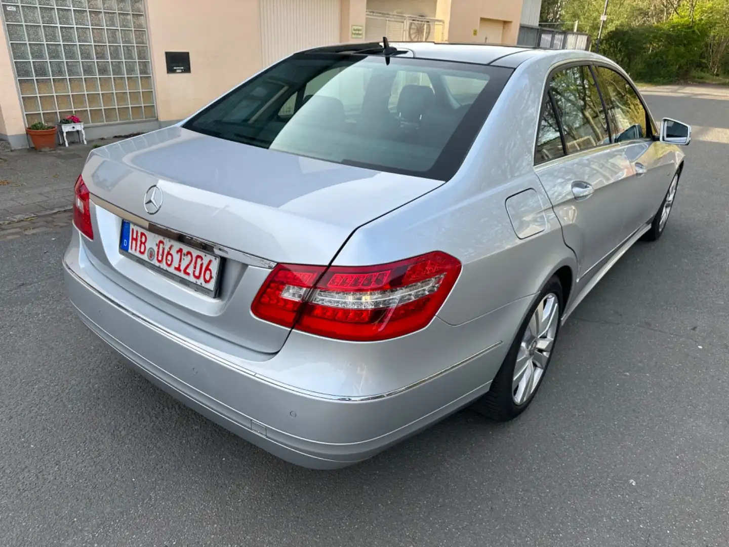 Mercedes-Benz E 200 Klasse Lim. E 200*panor*steuerkette neu*autom*hu Silber - 2