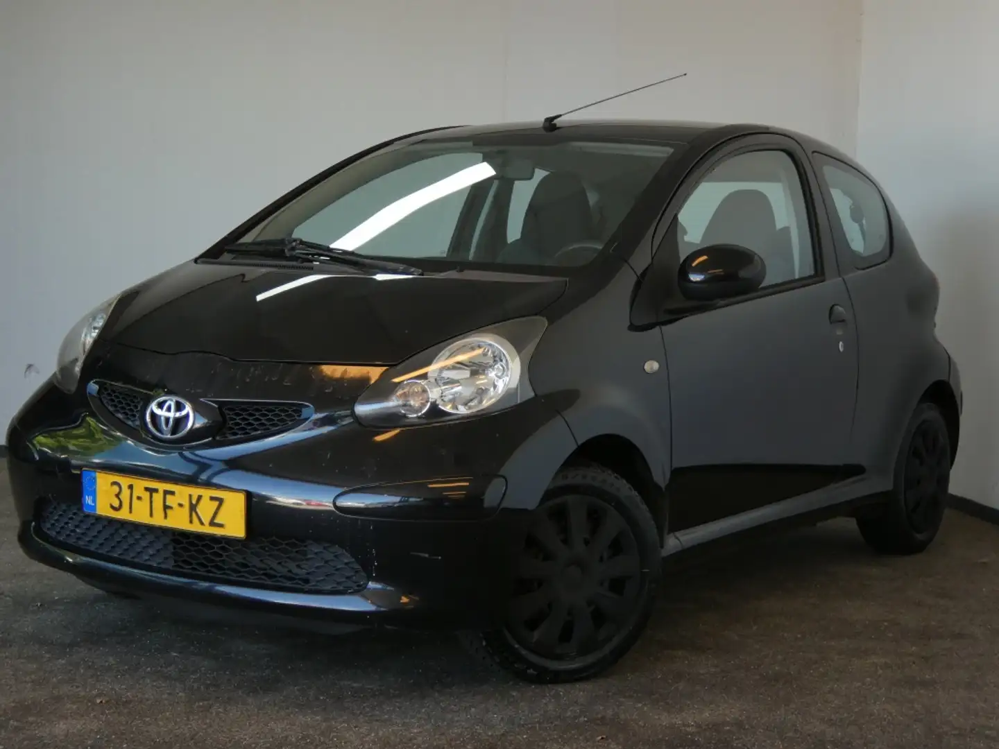 Toyota Aygo 1.0-12V Zwart - 1