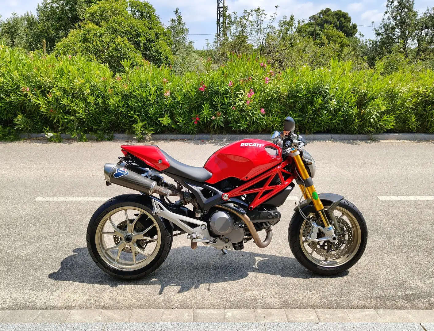 Ducati Monster 1100 S - 1