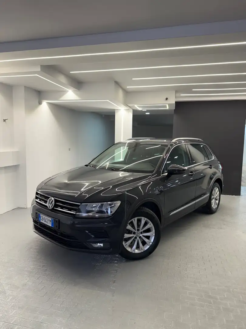 Volkswagen Tiguan Tiguan 2.0 TDI SCR DSG Business BlueMotion Technol Gris - 1