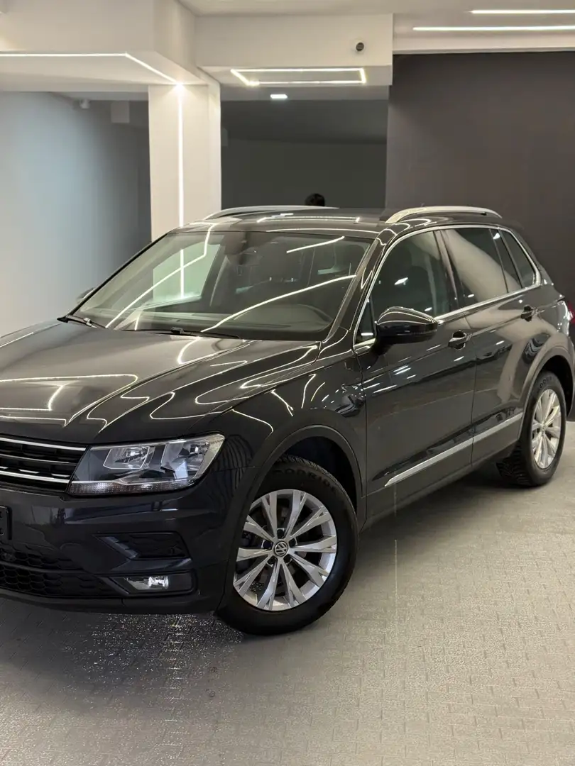 Volkswagen Tiguan Tiguan 2.0 TDI SCR DSG Business BlueMotion Technol Gris - 2