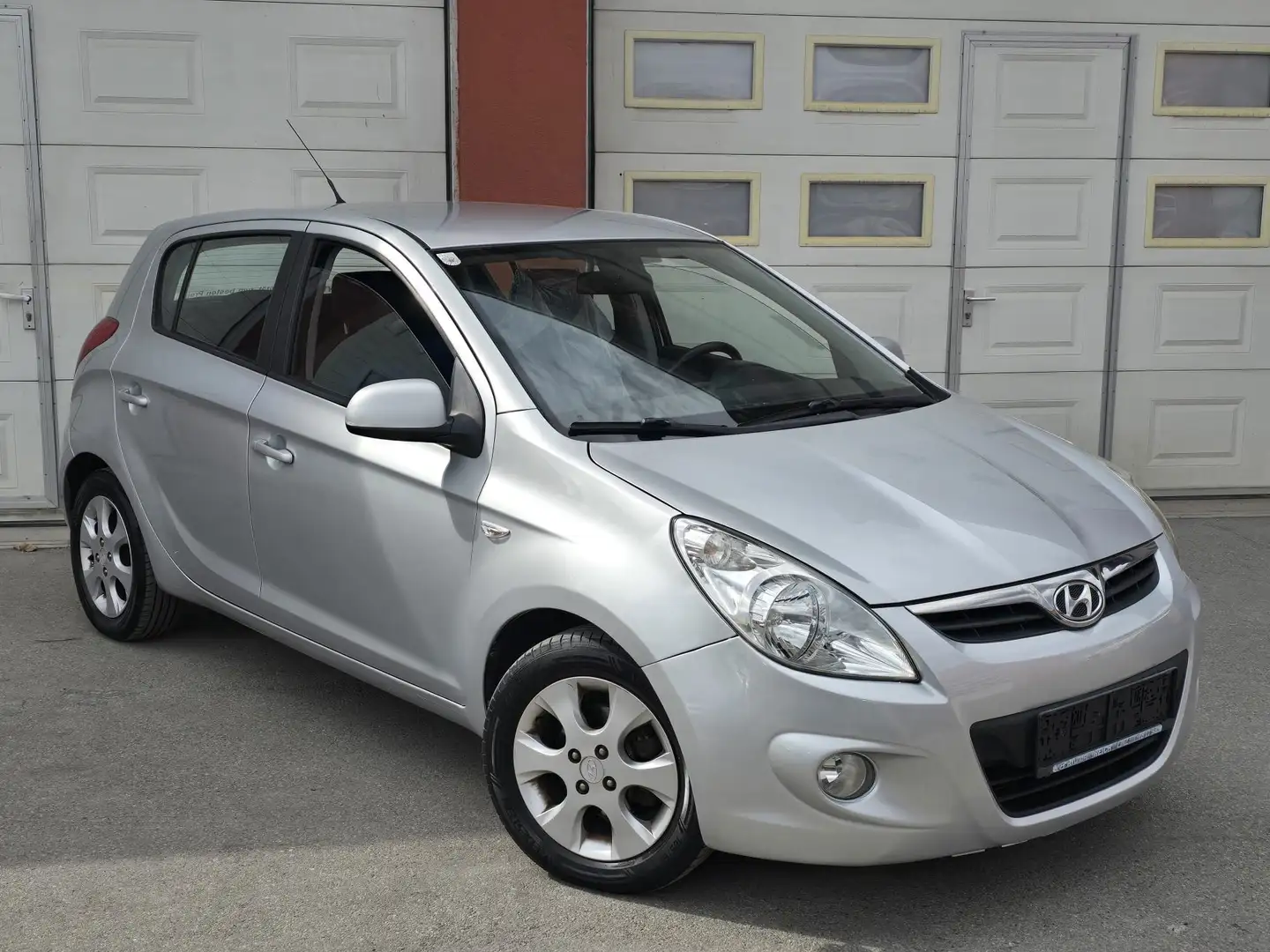 Hyundai i20 i20 1,4 Comfort Aut. *Pickerl NEU* Grau - 2