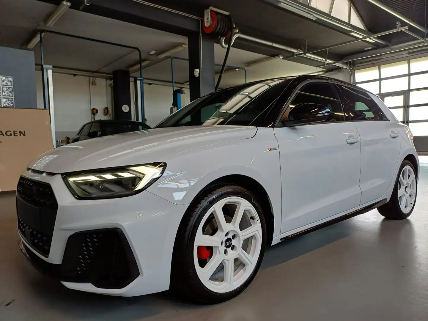 Audi A1 Sportback 30 1.0 tfsi S-Line 110cv s-tronic Bianco - 1
