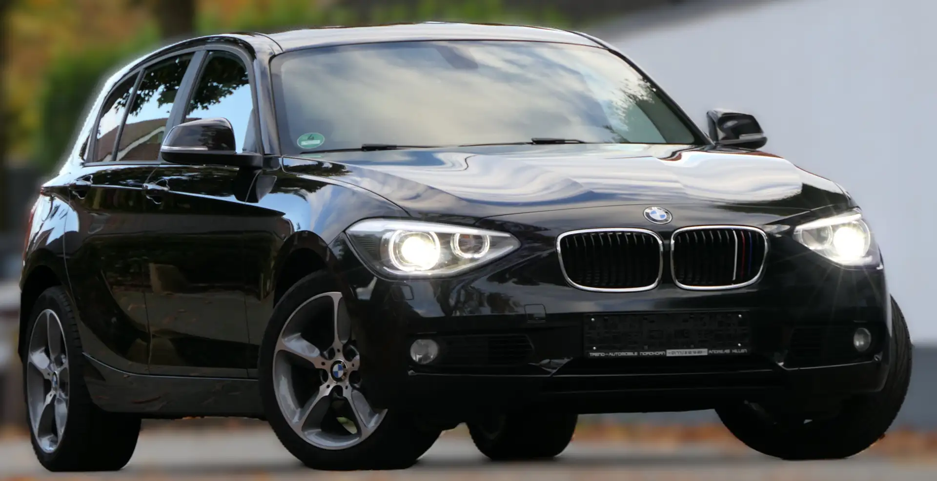 BMW 118 118i+ADVANTAGE PLUS+XENON+17"ALU+PDC+NAVI+SHZG+AHK - 1