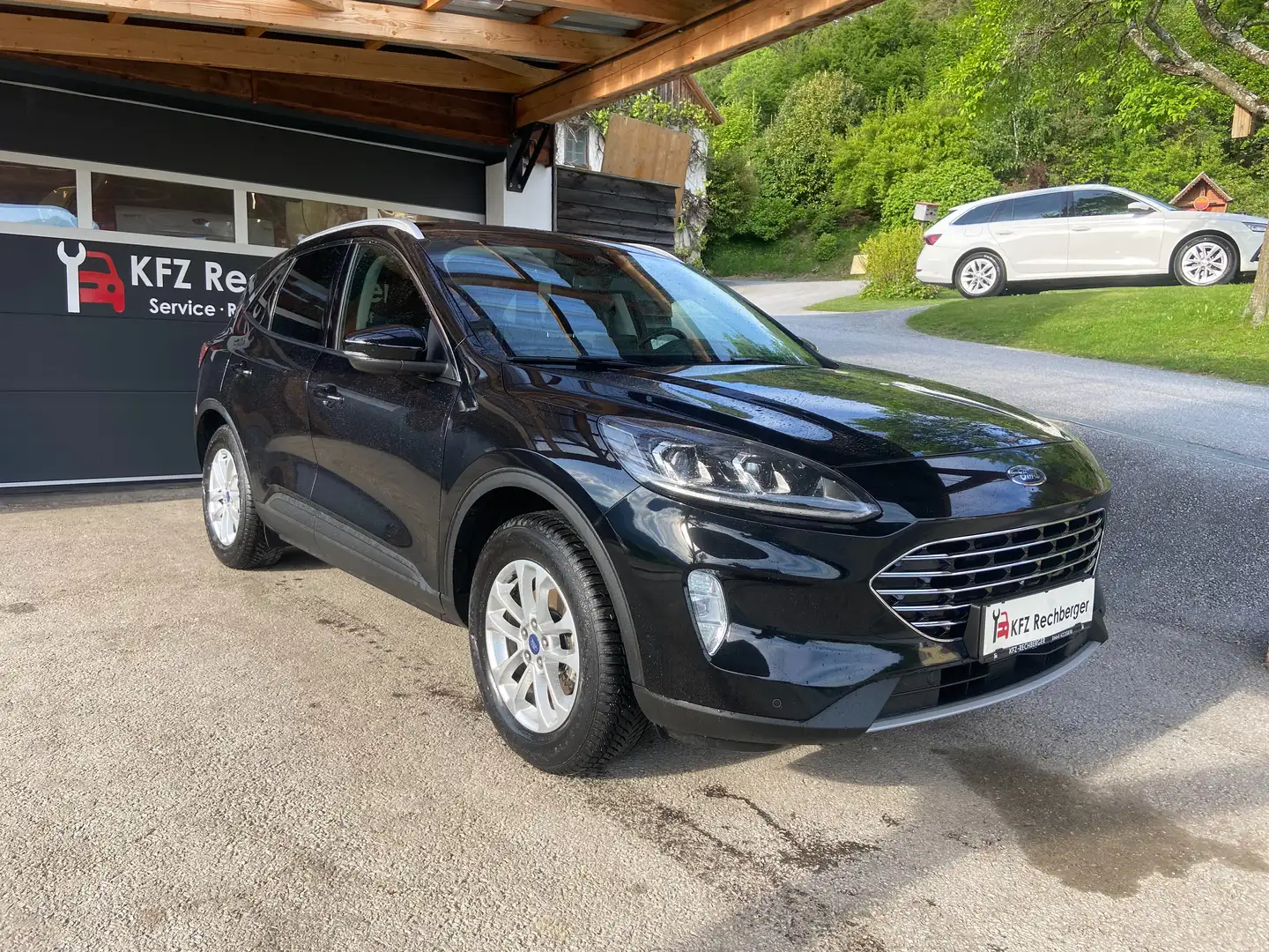 Ford Kuga Titanium AWD HUD SHZ MULTI NAVI KEYLESS VIRTUELL Zwart - 1