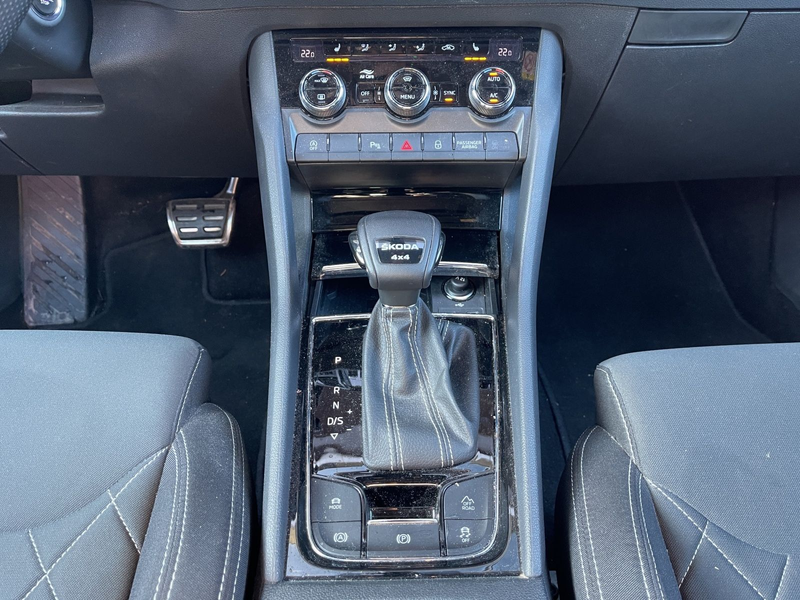 Skoda Karoq 2.0 TDI SCR 4x4 DSG Sportline ACC DCC AHK — photo 15