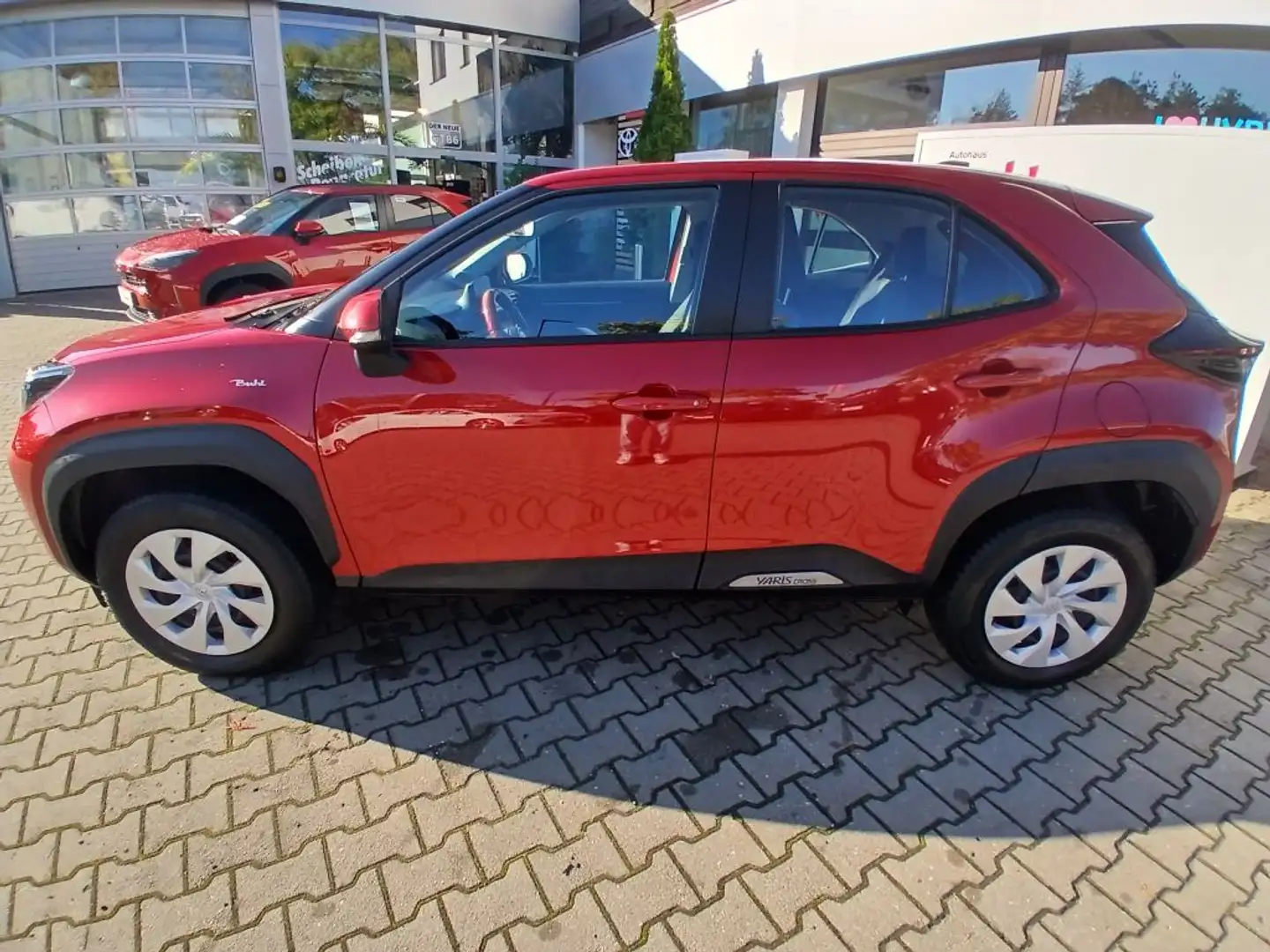 Toyota Yaris Cross Hybrid 1.5 VVT-i Business Edition m. NAVI+Sitzheiz Rojo - 2