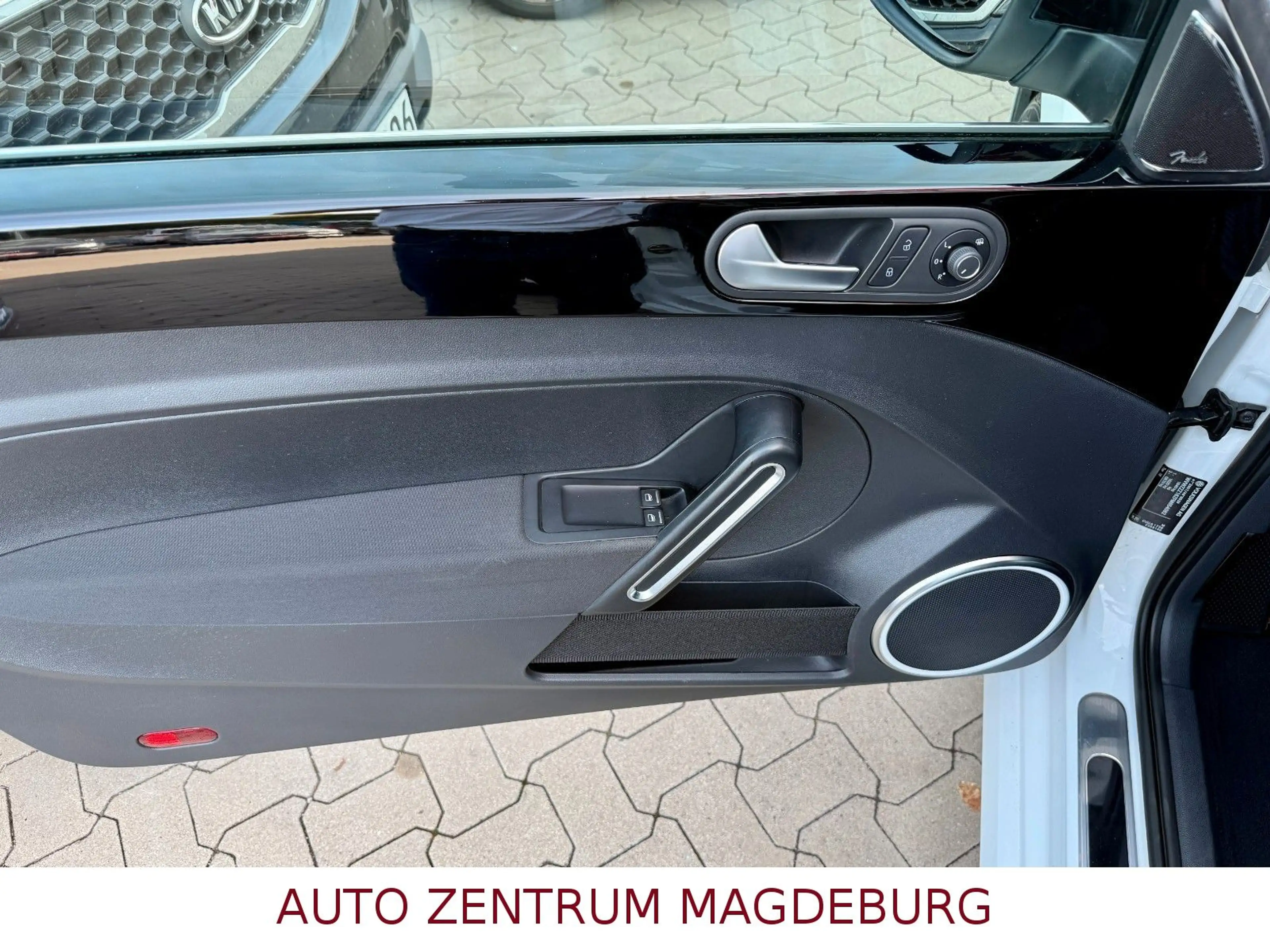 Volkswagen Beetle Lim.CLUB EDITION*XENON*NAV*ALU — photo 14