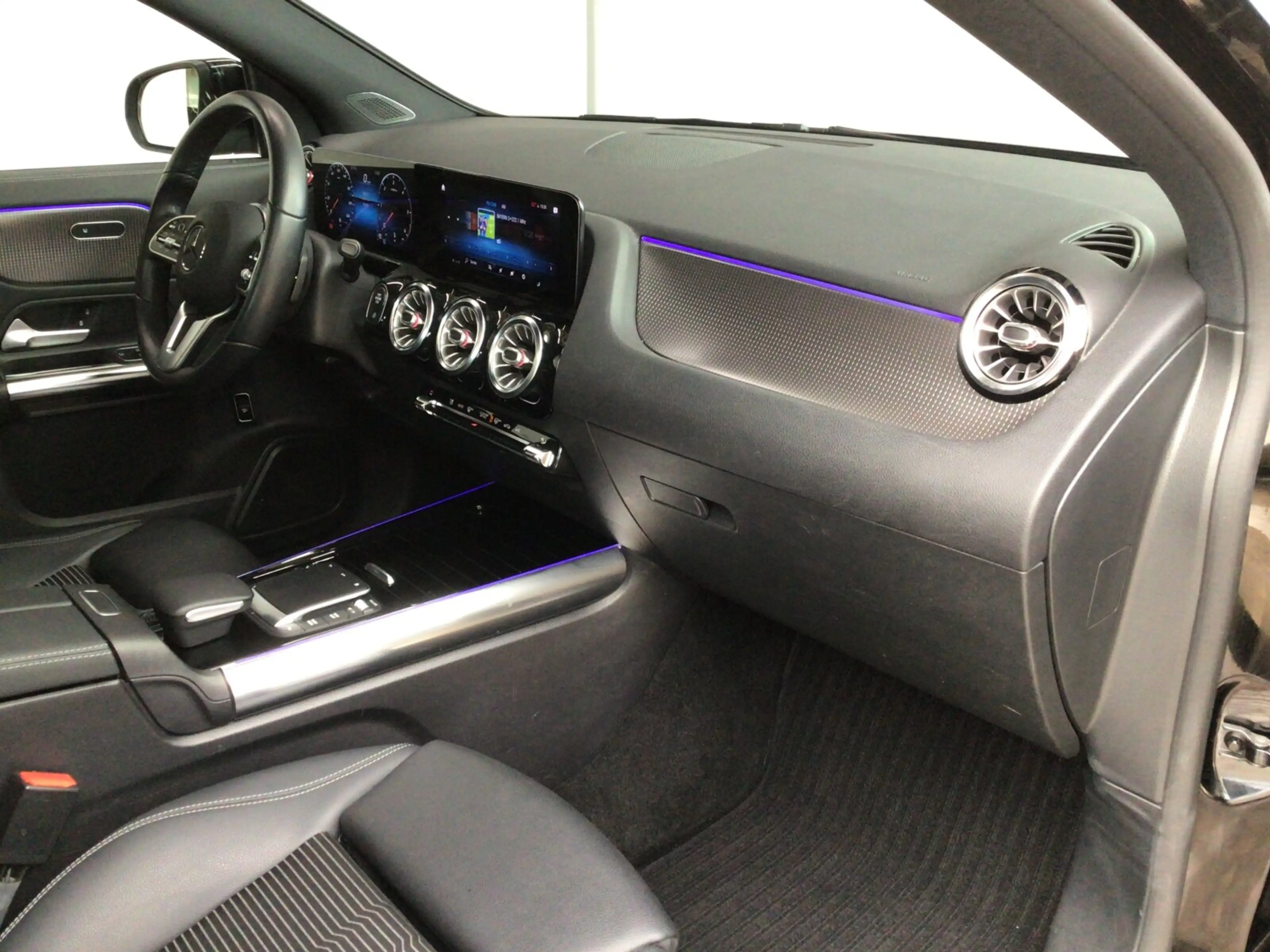 Mercedes-Benz GLA 220 GLA 220 d Progressive/Navi/Pano.-Dach/Distronic/AHK/360° — photo 12