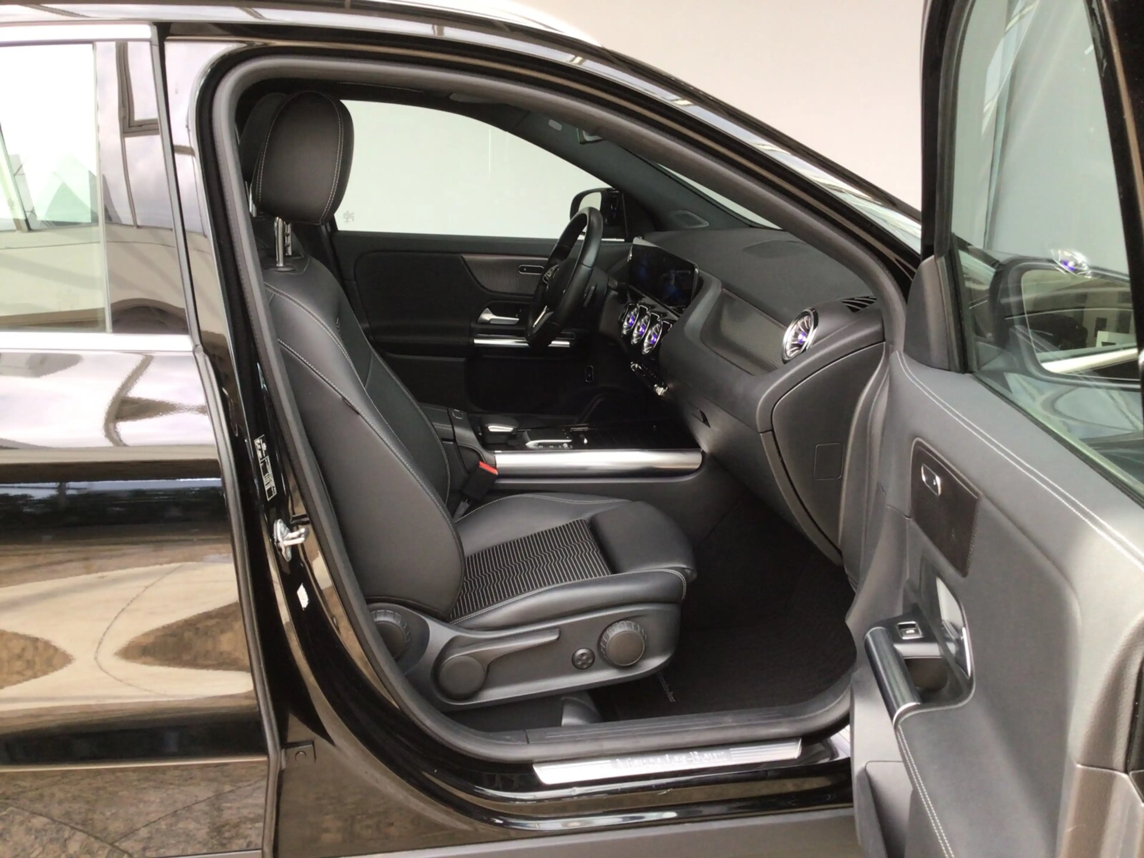 Mercedes-Benz GLA 220 GLA 220 d Progressive/Navi/Pano.-Dach/Distronic/AHK/360° — photo 11