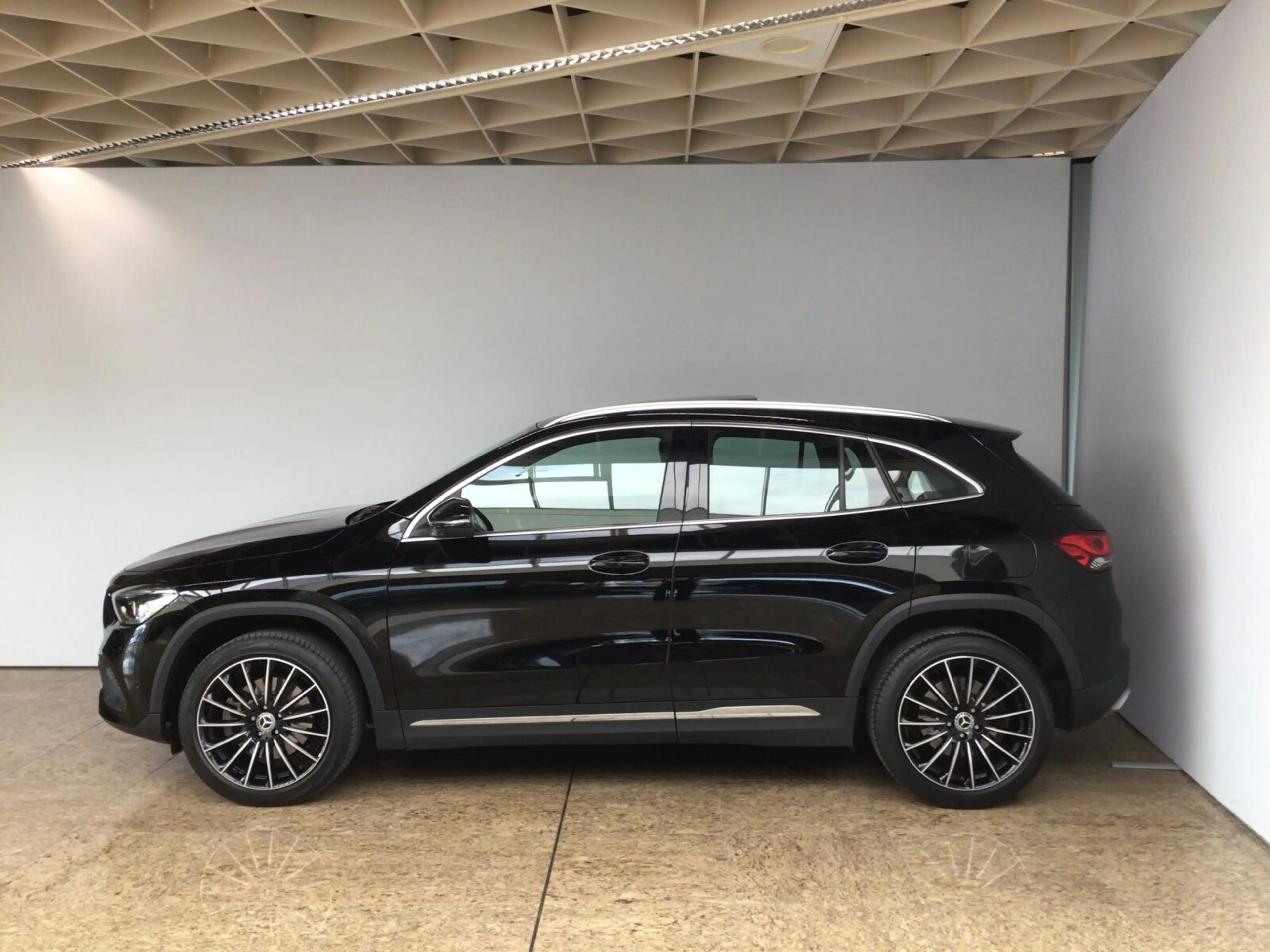 Mercedes-Benz GLA 220 GLA 220 d Progressive/Navi/Pano.-Dach/Distronic/AHK/360° — photo 2