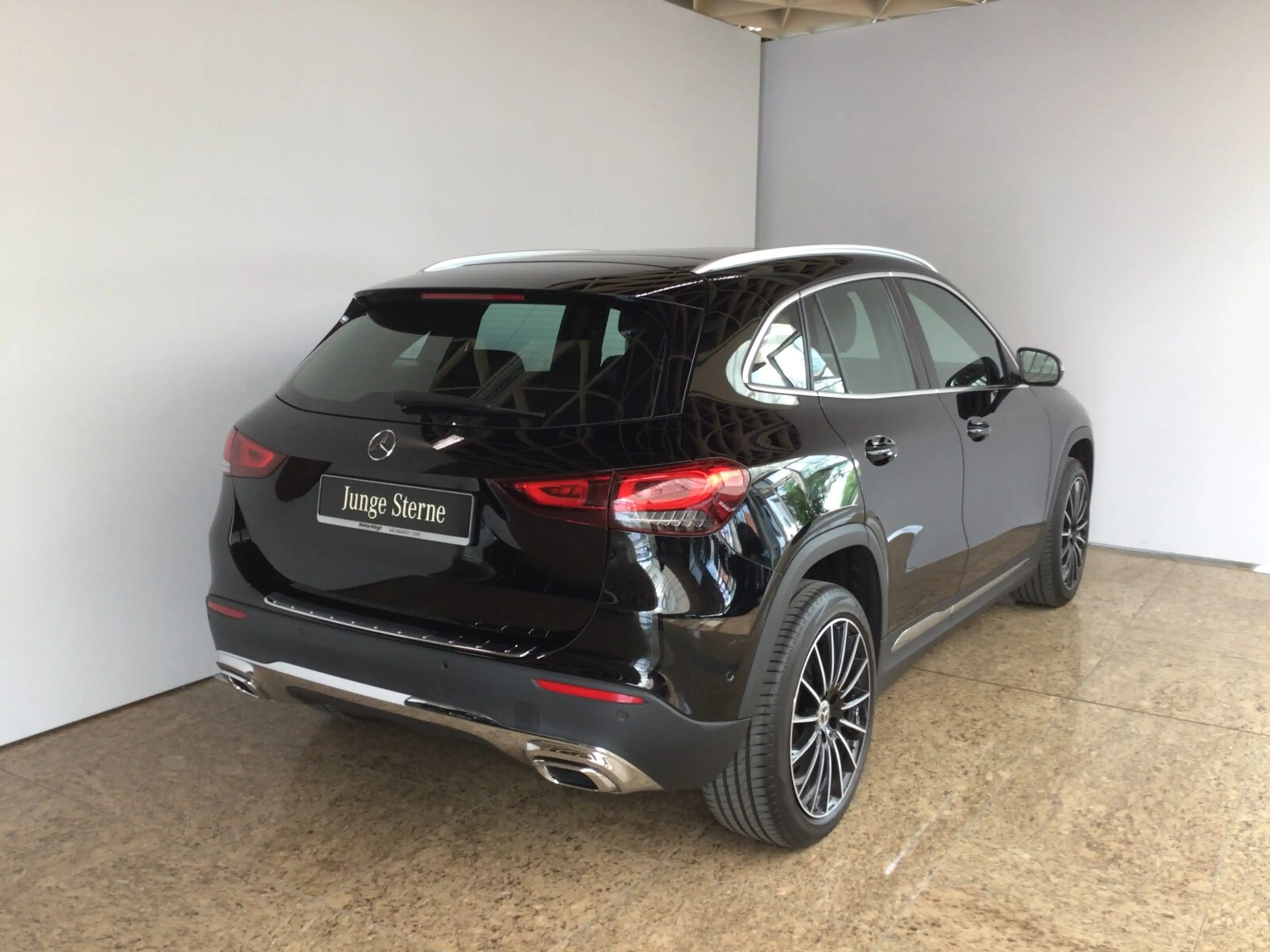 Mercedes-Benz GLA 220 GLA 220 d Progressive/Navi/Pano.-Dach/Distronic/AHK/360° — photo 4