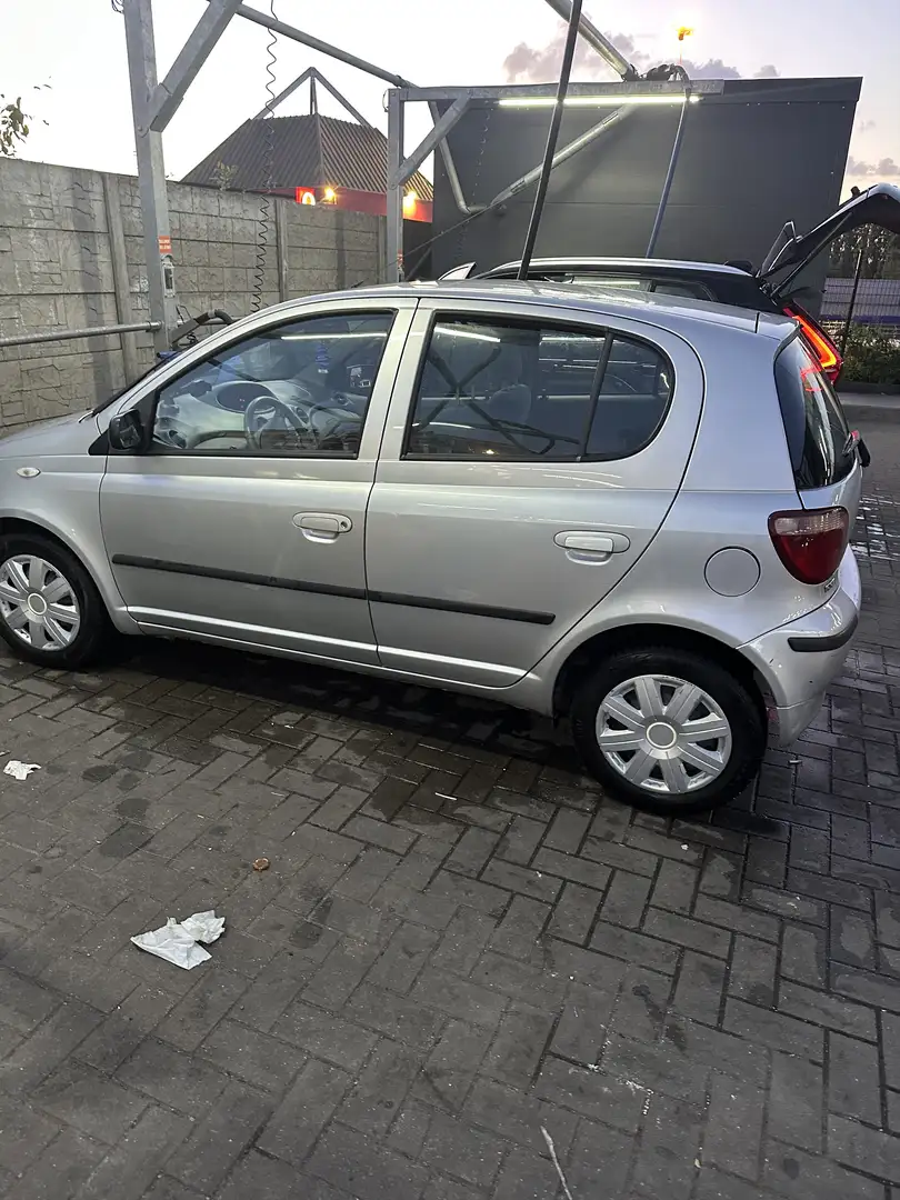 Toyota Yaris 1.3i VVT-i 16v Linea Sol - 1