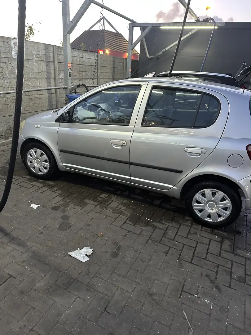 Toyota Yaris 1.3i VVT-i 16v Linea Sol - 2