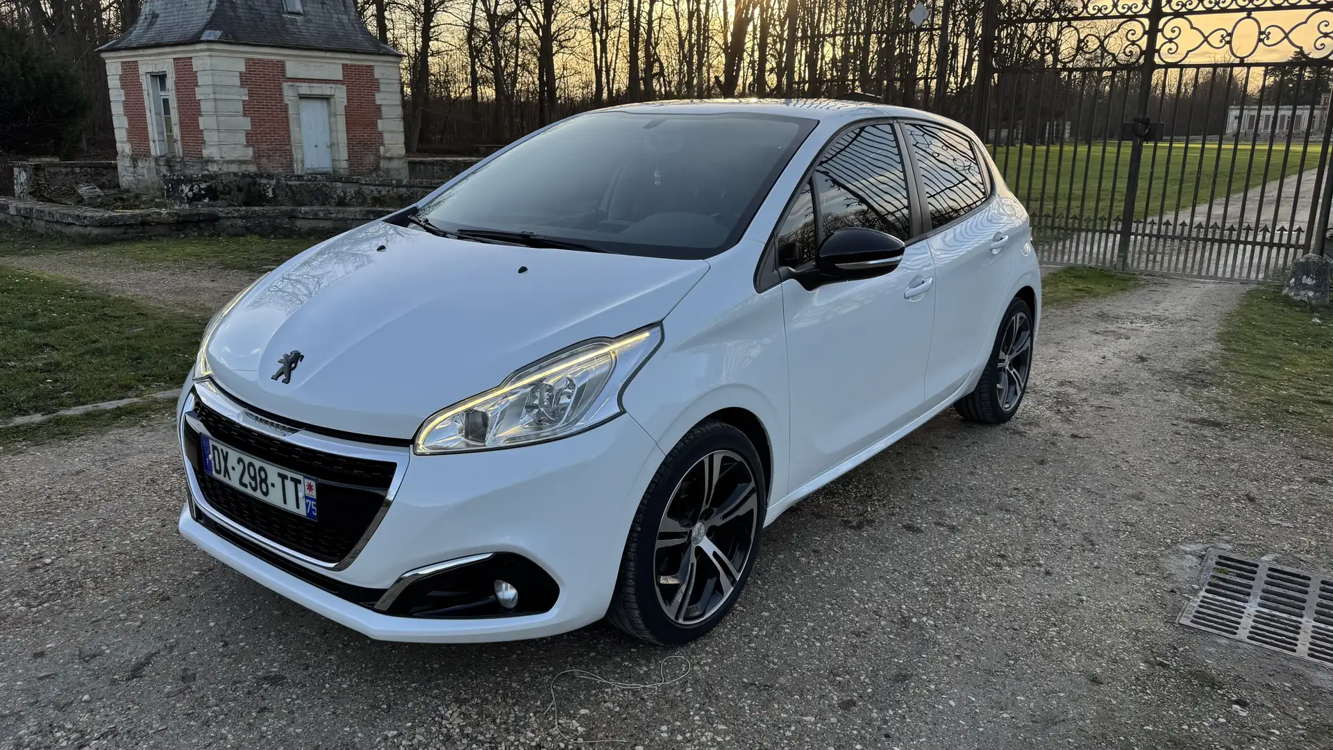 Peugeot 208 1.6 BlueHDi 75ch BVM5 Active Blanc - 1