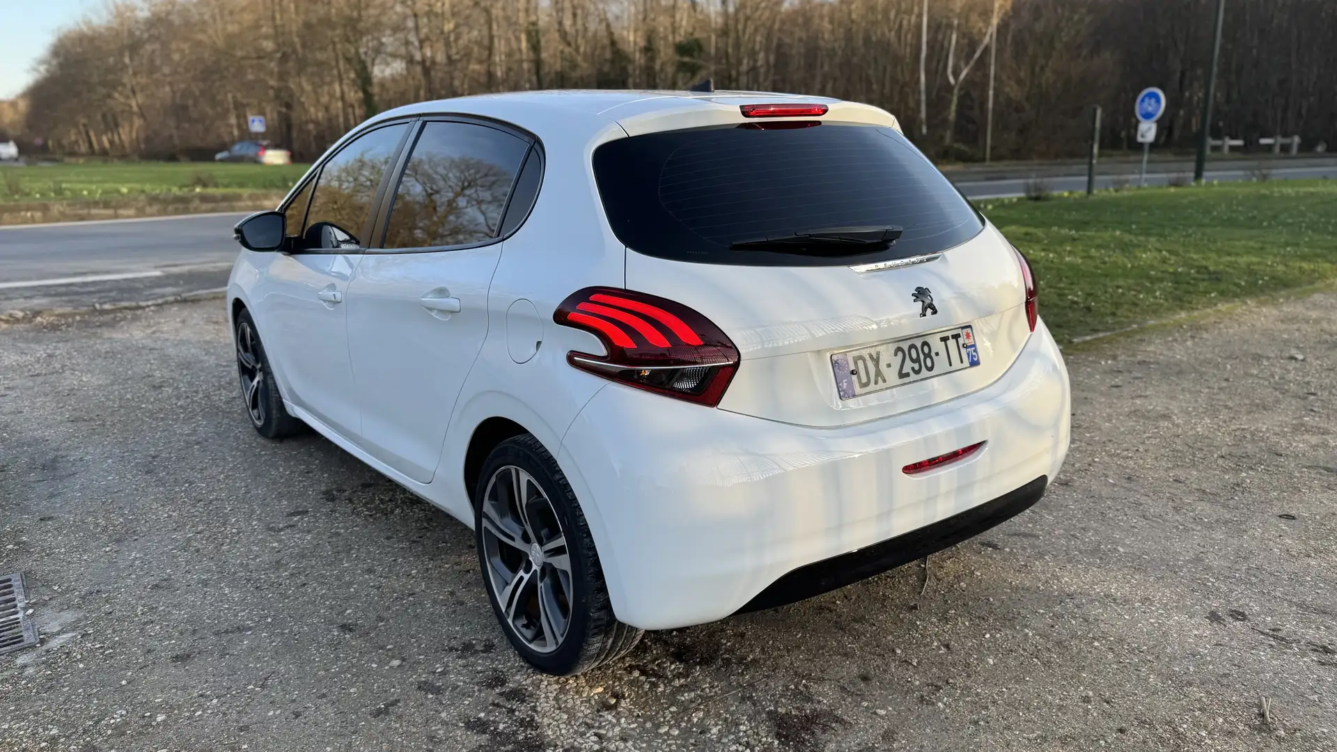 Peugeot 208 1.6 BlueHDi 75ch BVM5 Active Blanc - 2