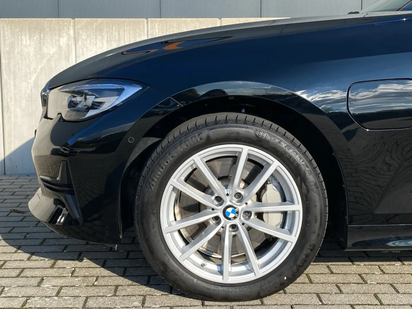 BMW 330 e xDrive Advantage CAM/TEMPO/DAB/SH/S-LENKRAD Schwarz - 2