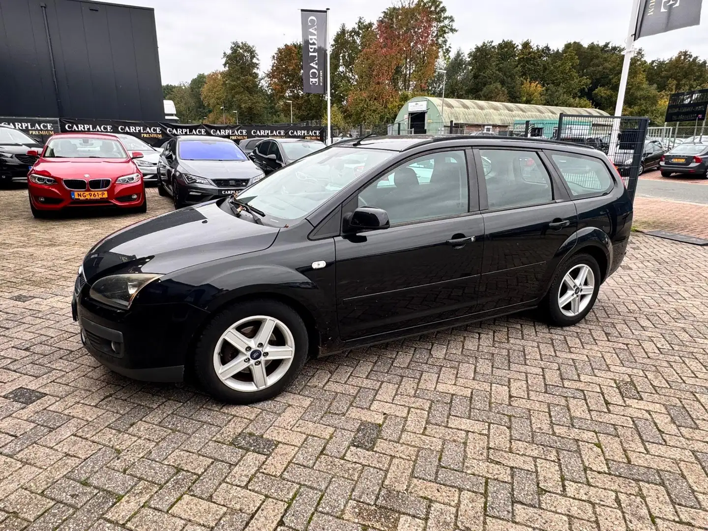 Ford Focus Wagon 1.8-16V Ambiente Flexifuel Zwart - 2