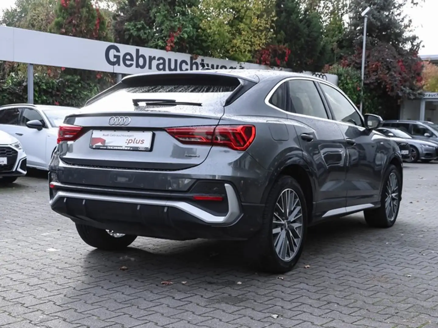 Audi Q3 Sportback 45 TFSI quattro S line AHK LED Navi+ ... Grau - 2