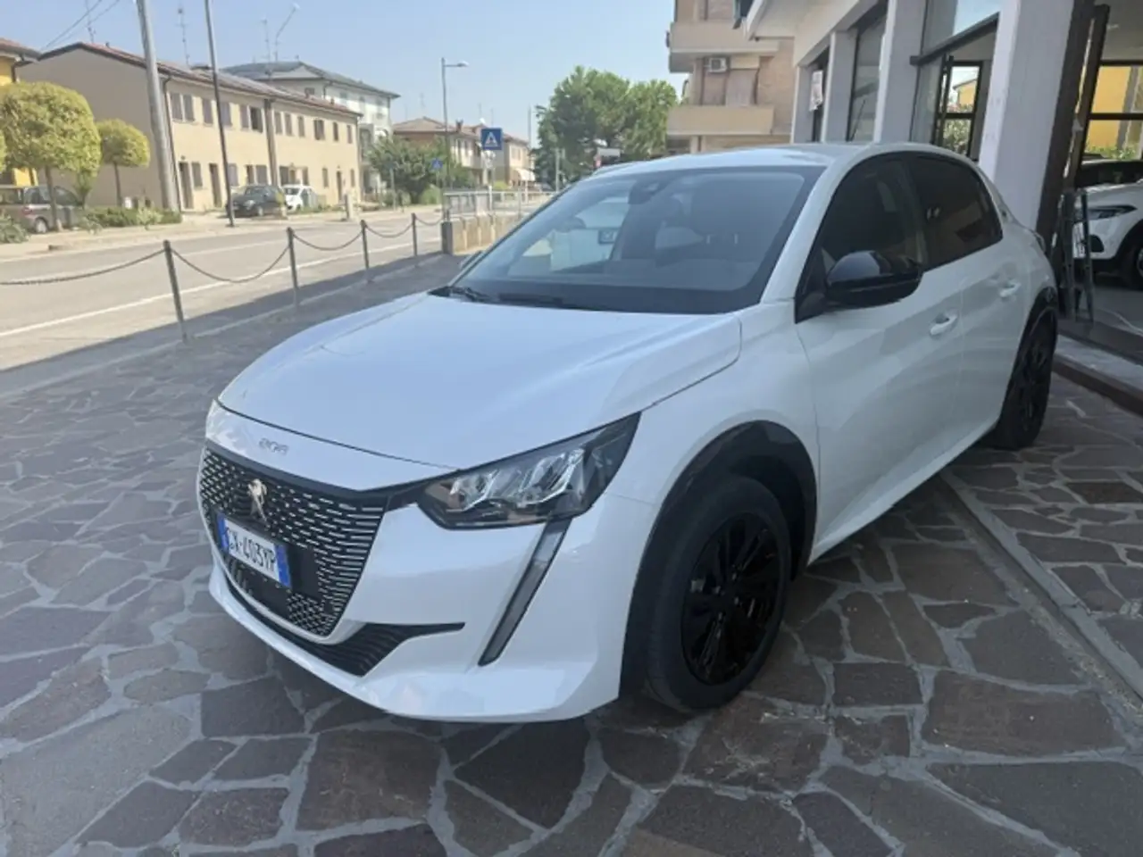 Peugeot e-208