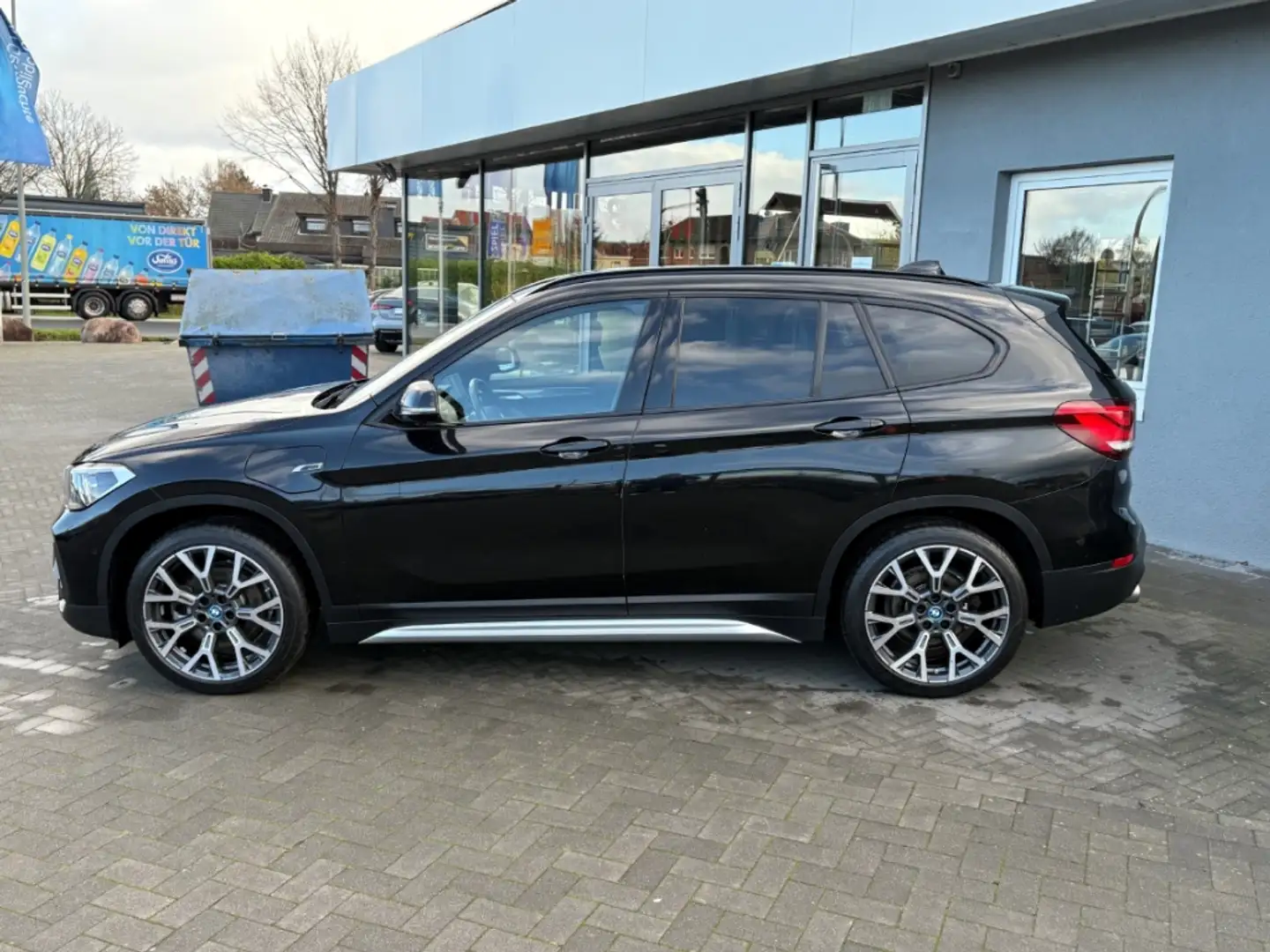 BMW X1 25 e xDr xLine Head-up Hifi Akt. Geschwindigkeitsr Noir - 2