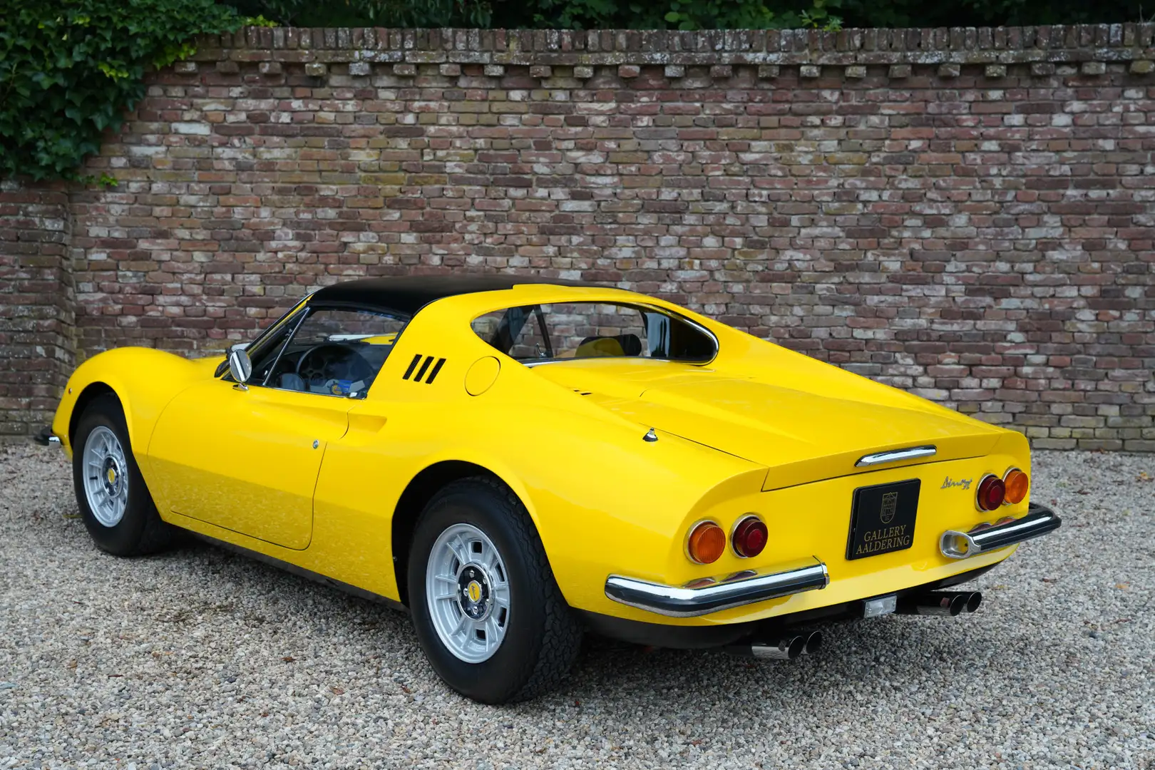 Ferrari 246 Dino GTS "One of 401 European-delivered " Restored Jaune - 2