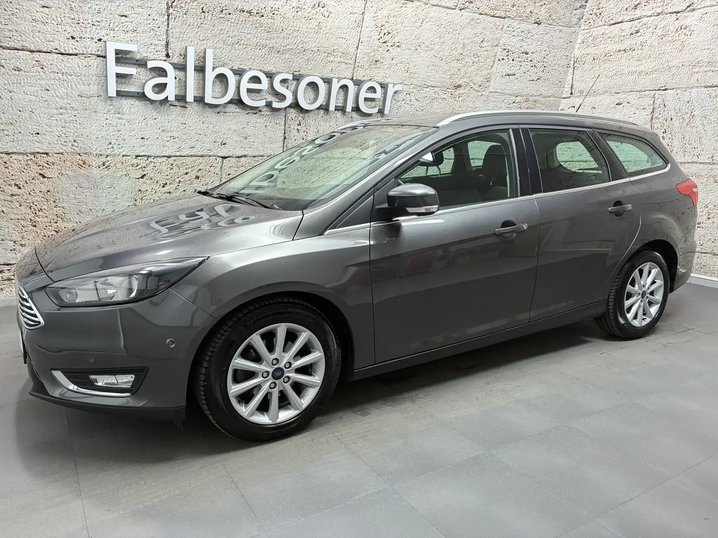 Ford Focus Kombi Trend Grau - 1