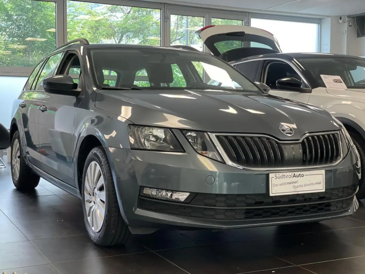 Skoda Octavia 1.0 TSI Wagon Executive Gris - 2