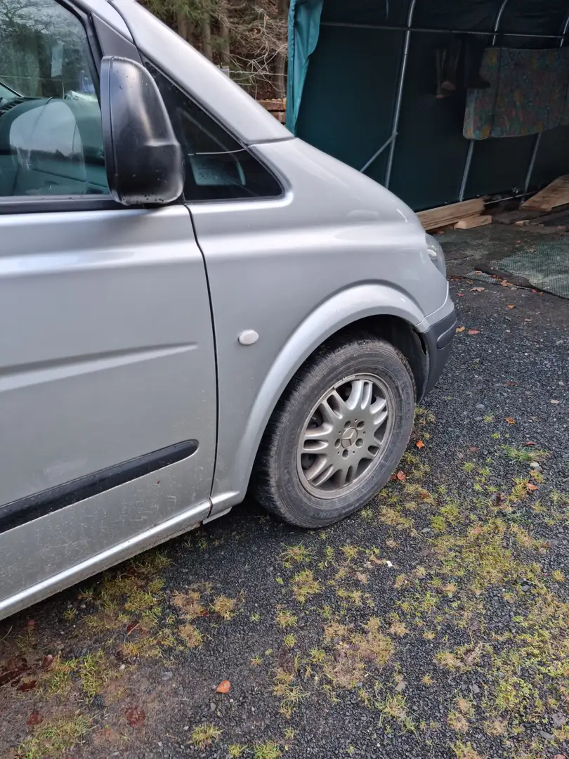 Mercedes-Benz Vito Vito 115 CDI 115 CDI Kompakt Aut. Basic Srebrny - 2