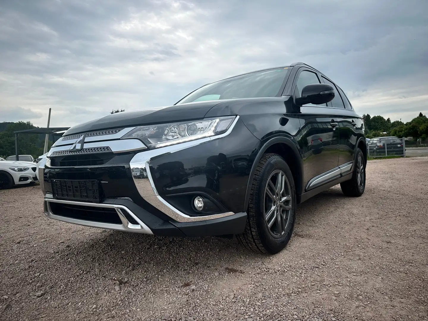 Mitsubishi Outlander Diamant Edition 2WD*TOP Zustand*HU NEU*51.000 km* Negro - 1