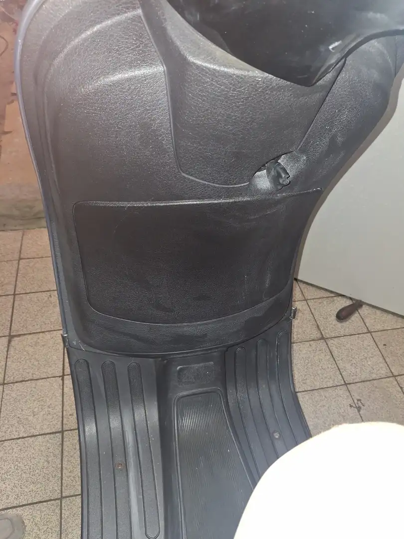 Vespa LX 50 Zwart - 2