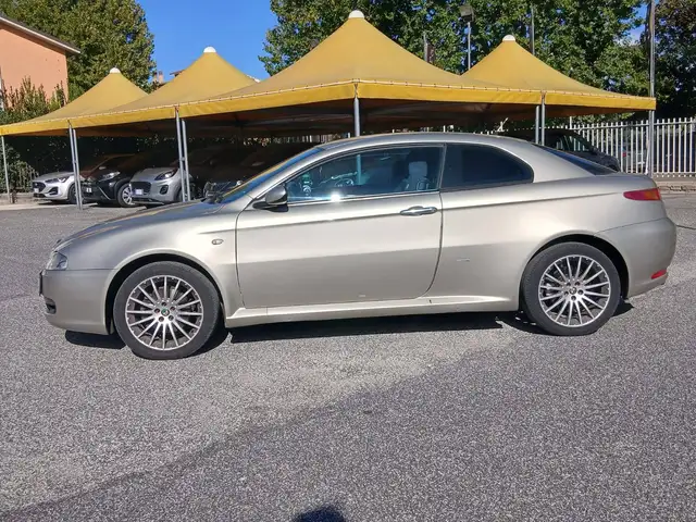 Alfa Romeo GT view 2