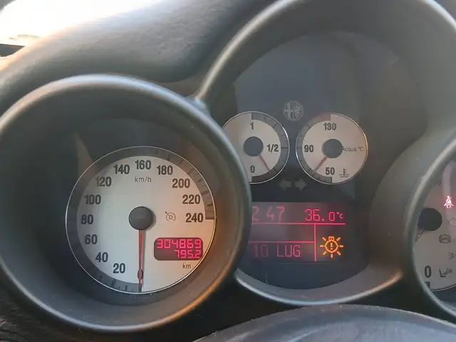 Alfa Romeo GT view 12