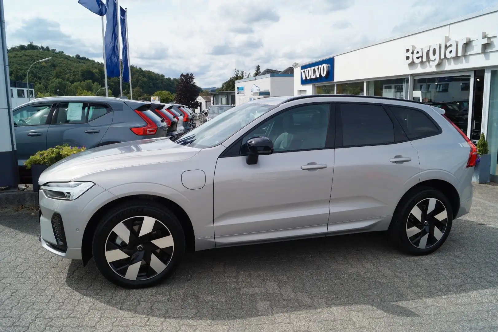 Volvo XC60 T6 AWD Plug-In Hybrid Plus Dark Aut/360/AHK Argent - 2