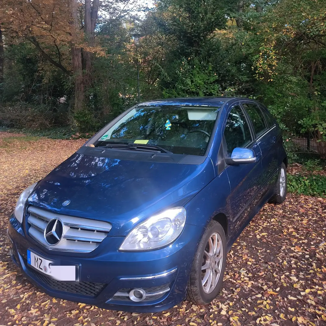 Mercedes-Benz B 180 Синій - 1