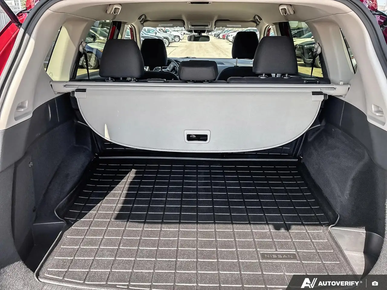 Nissan Rogue снимка Nissan Rogue