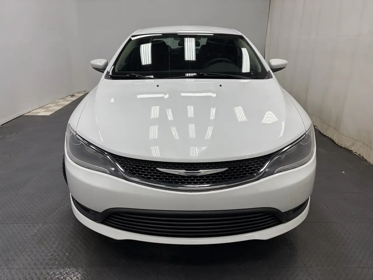 Chrysler 200 снимка Chrysler 200
