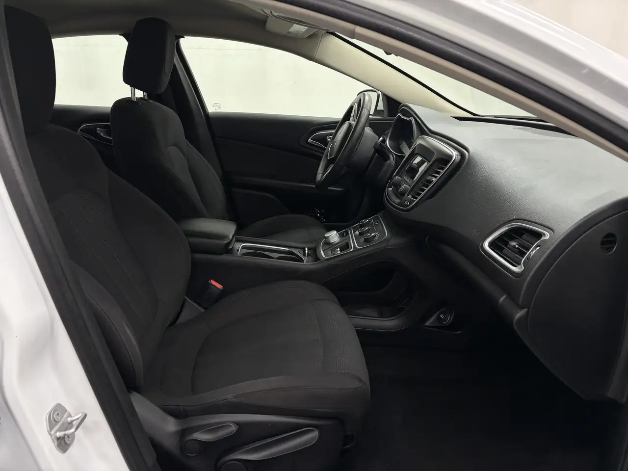 Chrysler 200 снимка Chrysler 200